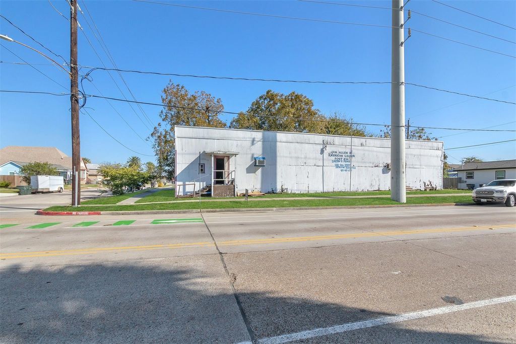 Photo of 1202 Mary Moody Northen Boulevard, Galveston, TX 77551 (MLS # 92205725)