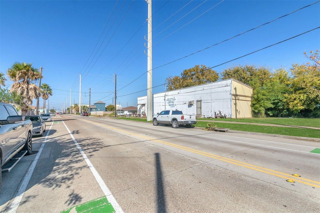 Photo of 1202 Mary Moody Northen Boulevard, Galveston, TX 77551 (MLS # 92205725)