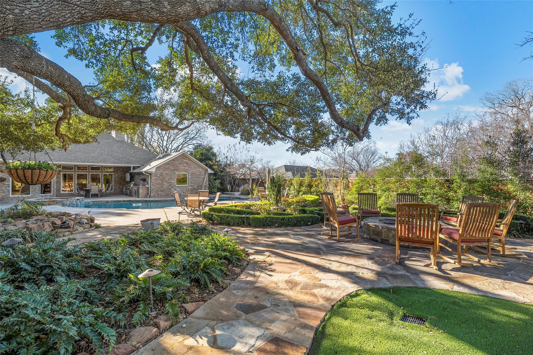3740 Chimney Ridge Drive