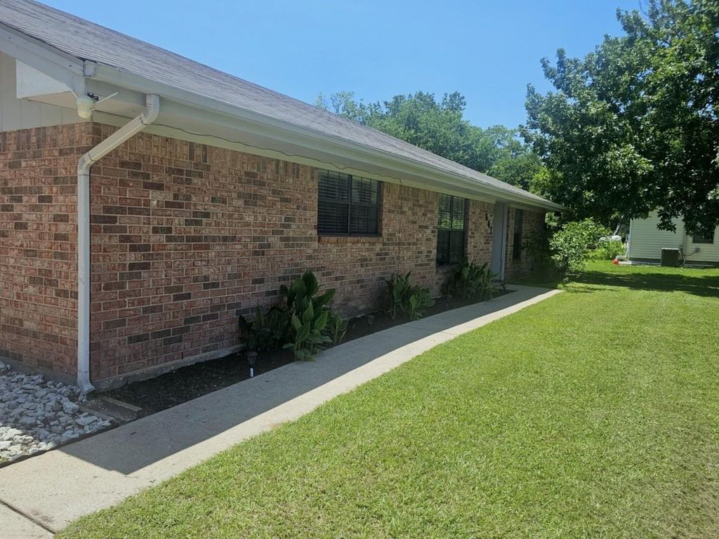 Photo of 601 Rogers Street, Normangee, TX 77871 (MLS # 49647062)