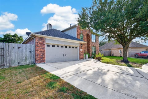 Photo of 113 Erin Court, La Porte, TX 77571 (MLS # 27393853)