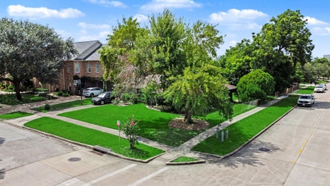 Photo of 4600 Pin Oak Lane, Bellaire, TX 77401 (MLS # 7459575)