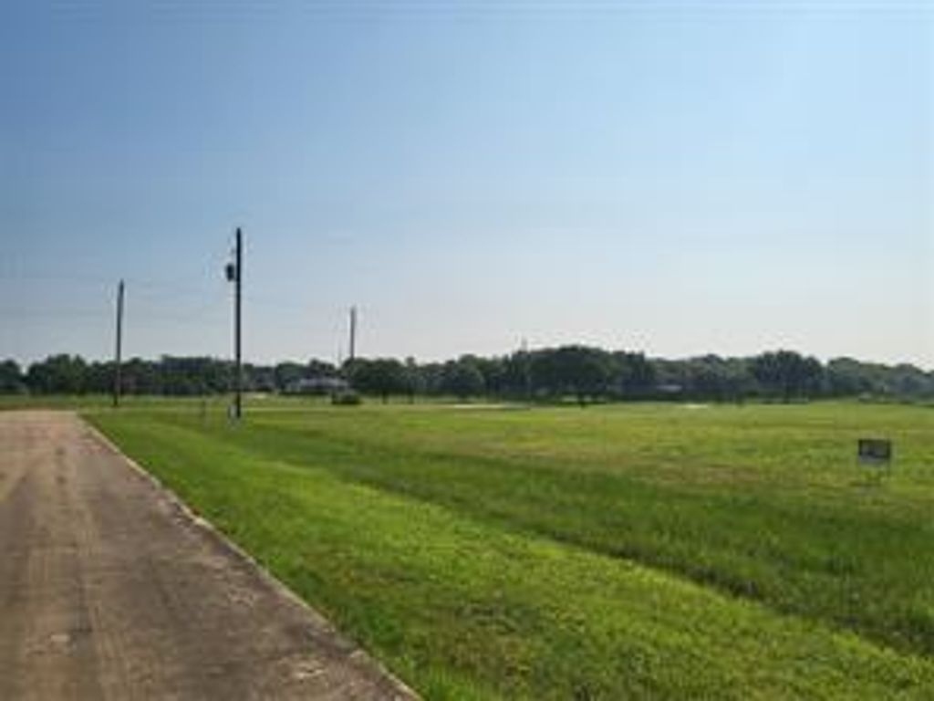 Photo of 71 Conestoga Trl, Angleton, TX 77515 (MLS # 54144261)