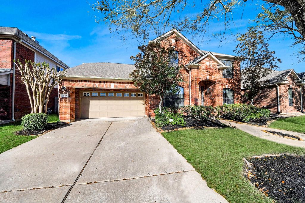 Photo of 2226 Black Oak Dr Drive, Sugar Land, TX 77479 (MLS # 39416821)