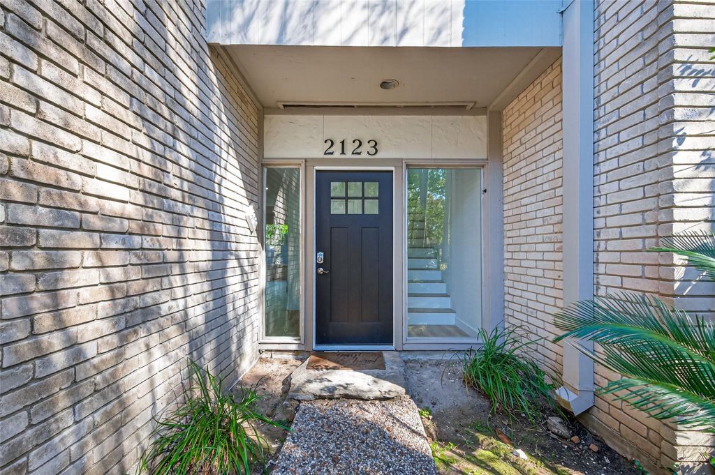 Photo of 2123 Lake Village Drive, Houston, TX 77339 (MLS # 60533626)