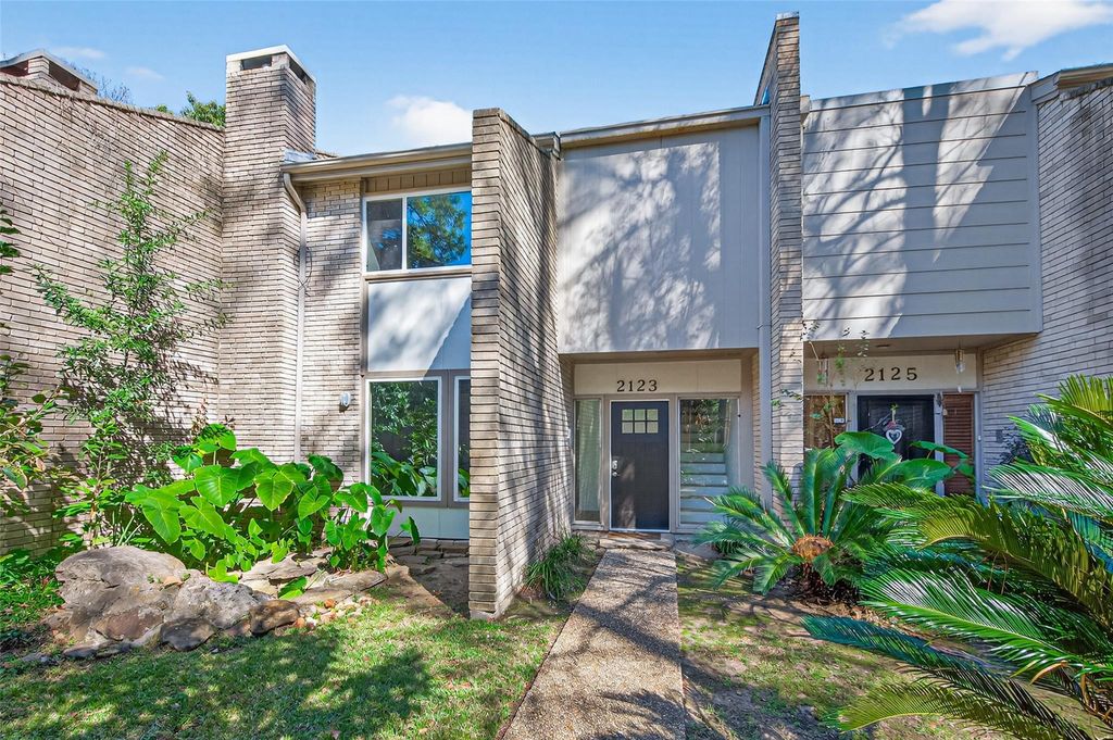 Photo of 2123 Lake Village Drive, Houston, TX 77339 (MLS # 60533626)