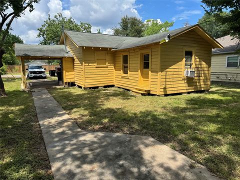 606 E 42nd Street Houston TX 77022