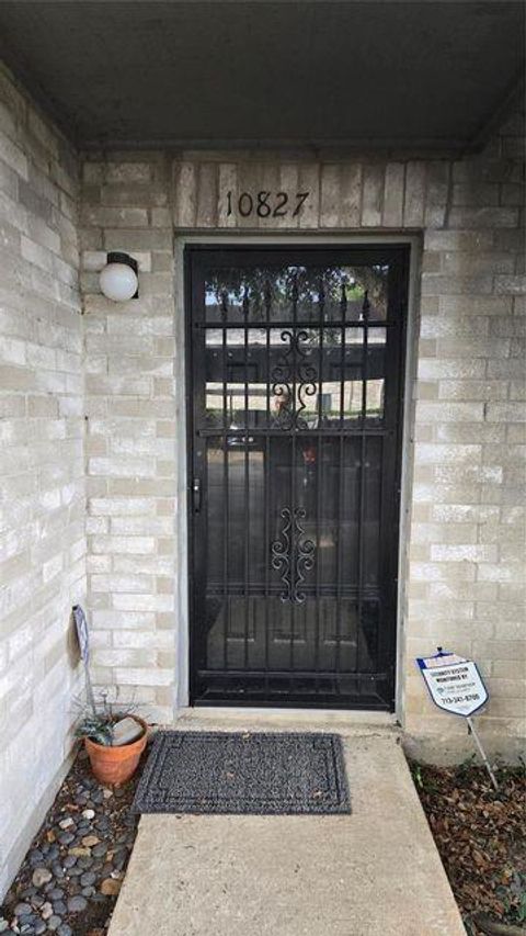 Photo of 10827 Braes Bend Drive #10827, Houston, TX 77071 (MLS # 21309131)