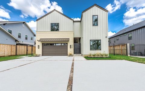 Photo of 408 W 30th Street, Houston, TX 77018 (MLS # 41092895)
