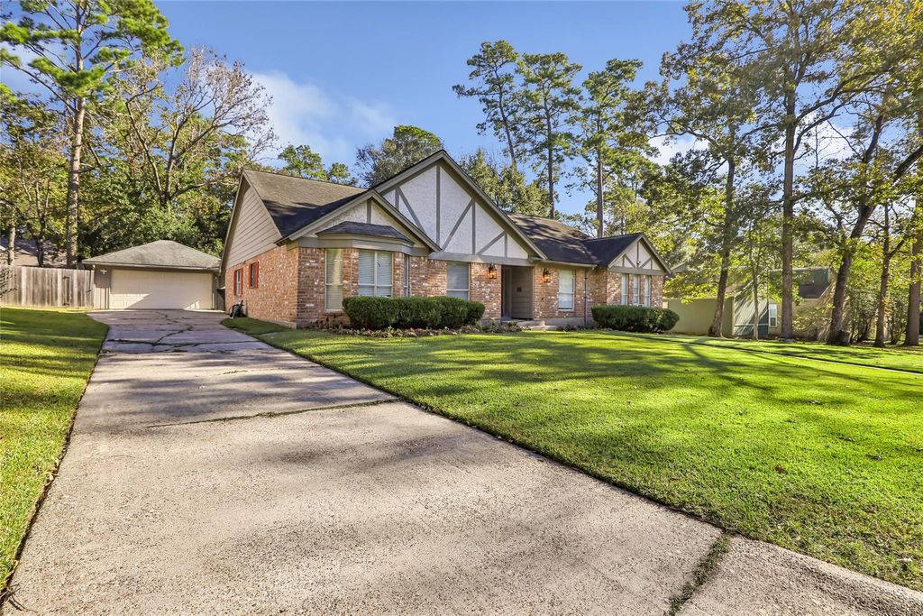 Photo of 2111 Woodland Valley Drive, Houston, TX 77339 (MLS # 84785231)