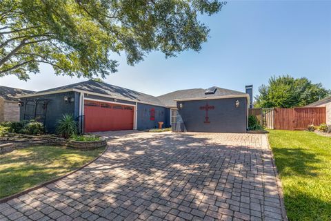 Photo of 1330 Beaujolais Lane, Houston, TX 77077 (MLS # 12132871)
