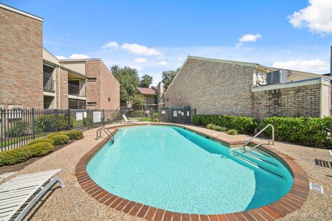 Tiny photo for 8100 Cambridge Street #61, Houston, TX 77054 (MLS # 11736089)