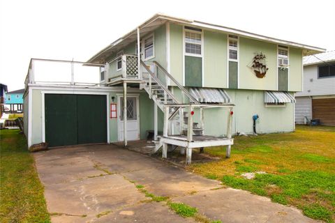 Homes For Sale - 107 Admiral Lane<br/> Freeport, TX 77541