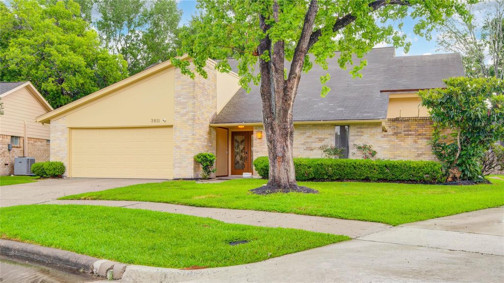 Photo of 3811 Lamplighter Circle, Missouri City, TX 77459 (MLS # 97579302)