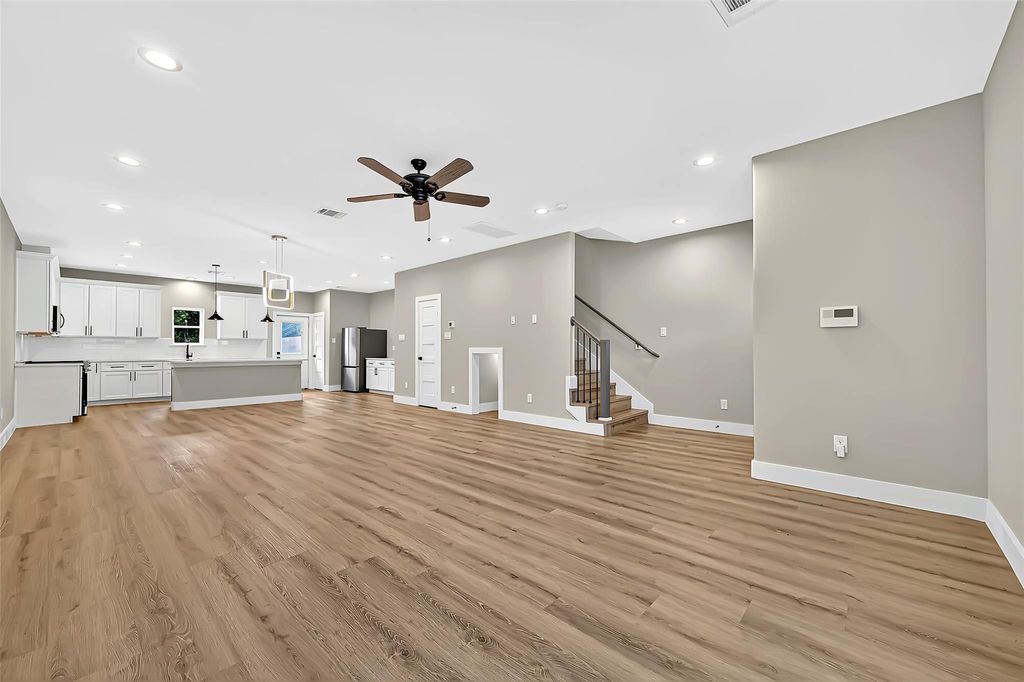 Photo of 809 Avenue J Place #B, Conroe, TX 77301 (MLS # 87796259)