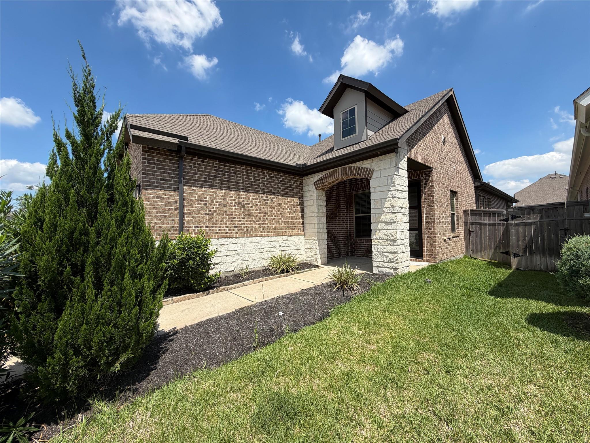 10727 Bridgeport Path Court