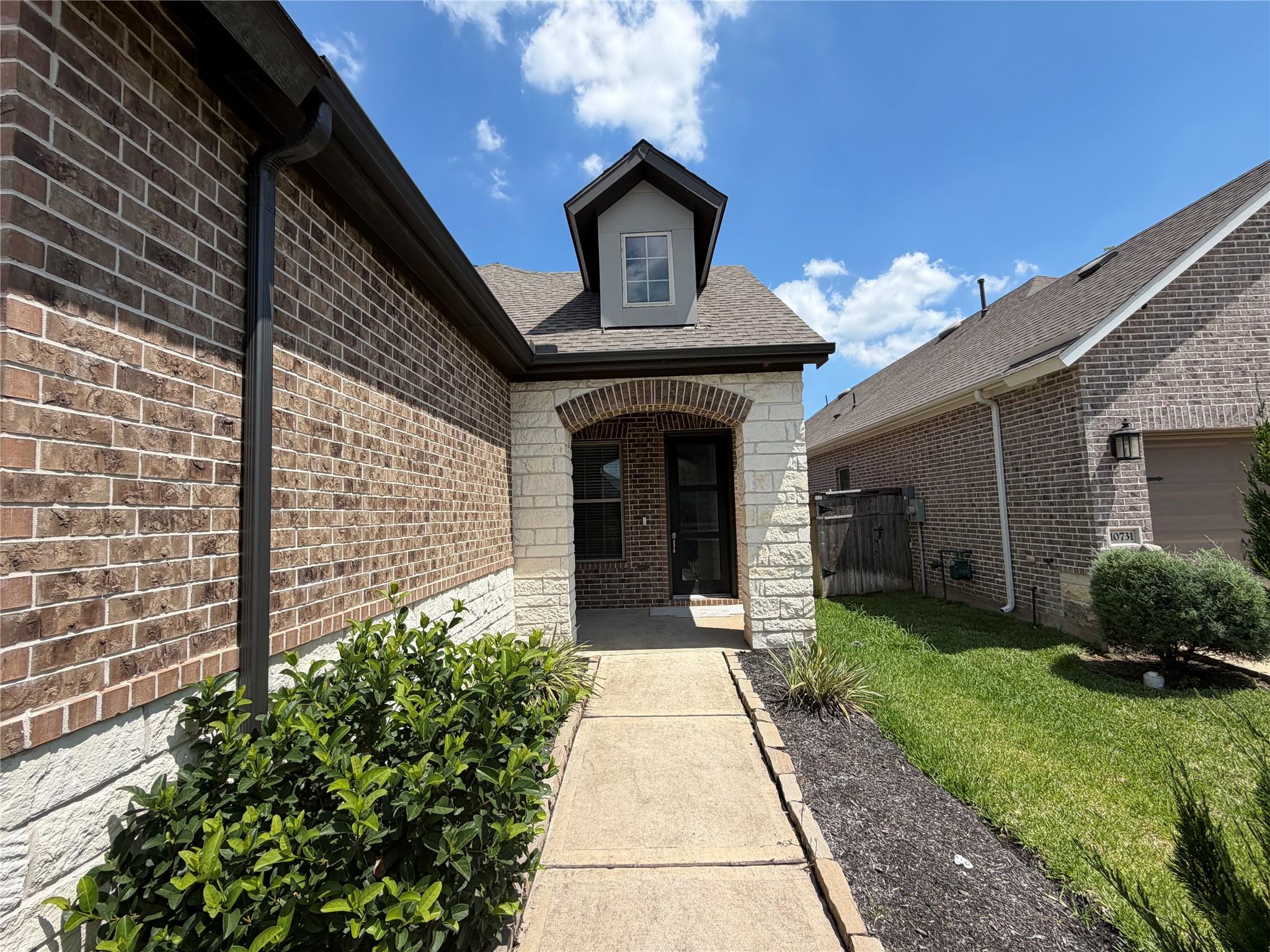 10727 Bridgeport Path Court