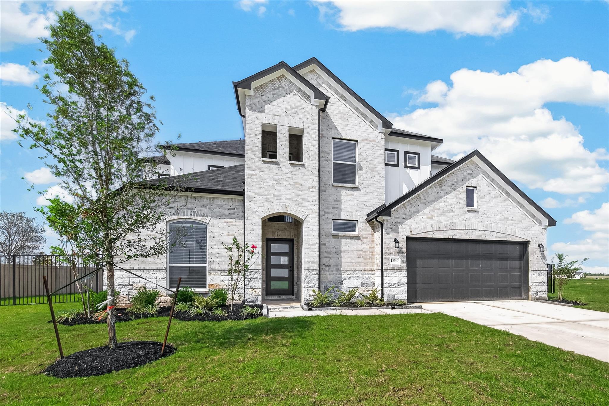 13610 Lago Vista Drive