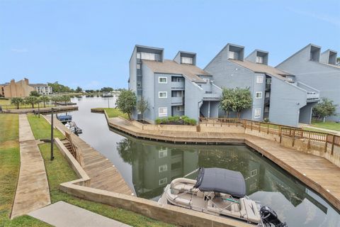 Photo of 12500 Melville Drive #D-234, Montgomery, TX 77356 (MLS # 43000637) Photo of 12500 Melville Drive #D-234, Montgomery, TX 77356 (MLS # 43000637)