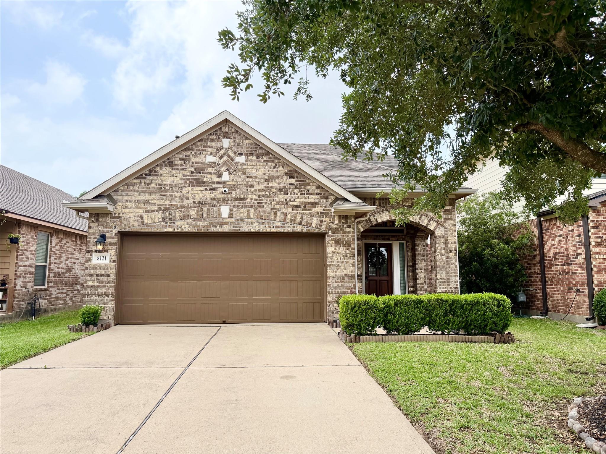 8121 E Pine Creek Bend