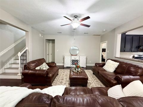 Homes For Sale - 8121 E Pine Creek Bend<br/> Cypress, TX 77433