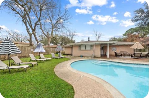 Photo of 716 San Jacinto Avenue, Texas City, TX 77590 (MLS # 56991792)