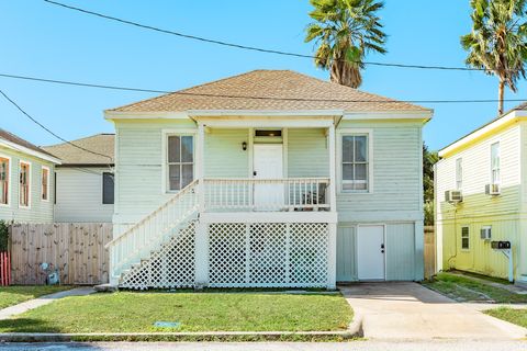 Photo of 2015 36th Street, Galveston, TX 77550 (MLS # 85801694)