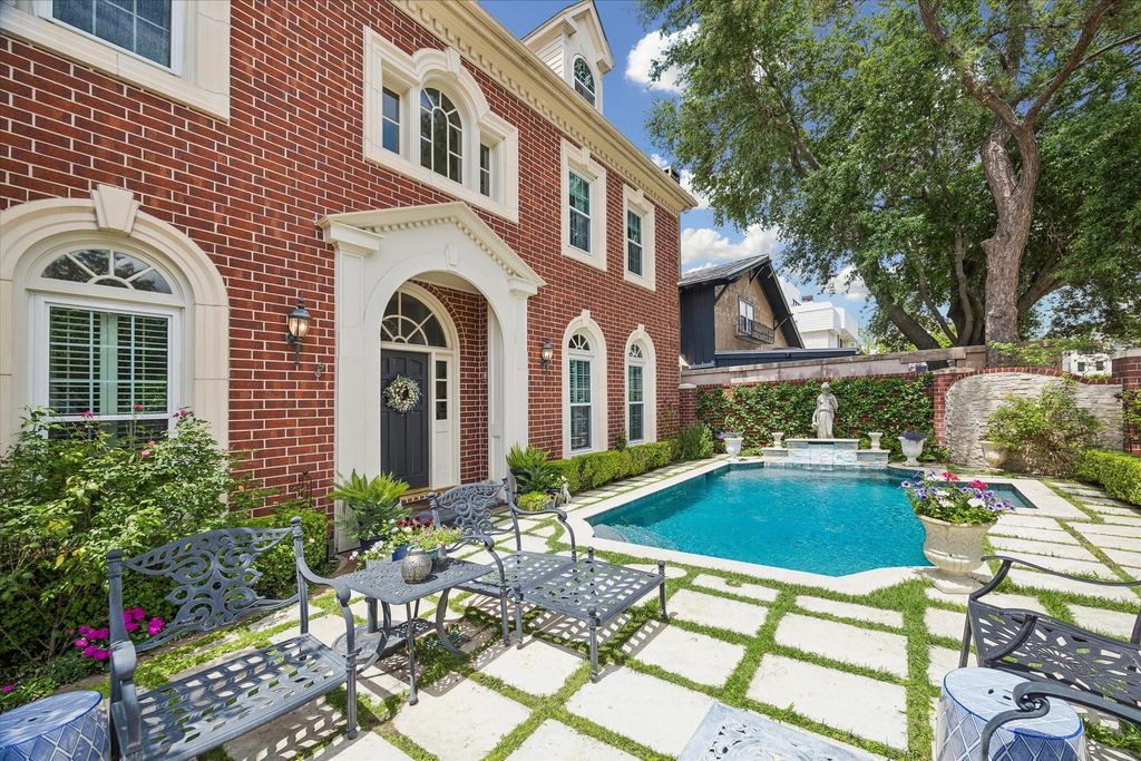 Photo of 2120 Potomac Drive #A, Houston, TX 77057 (MLS # 53900678)