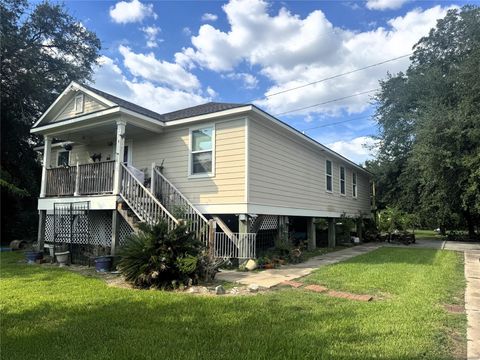 Photo of 104 Macarthur Street, Baytown, TX 77520 (MLS # 71014183)