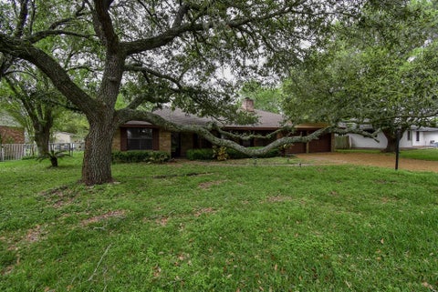 Photo of 718 Partridge Lane, Eagle Lake, TX 77434 (MLS # 90611946)