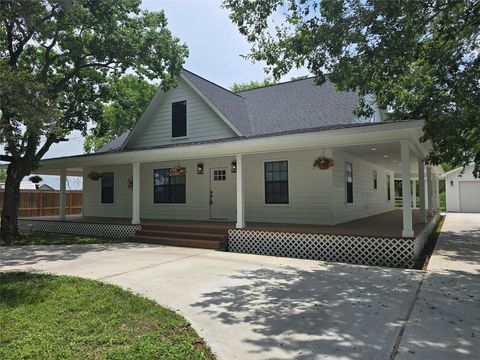 Photo of 1585 County Road 237, Ganado, TX 77962 (MLS # 25332901)