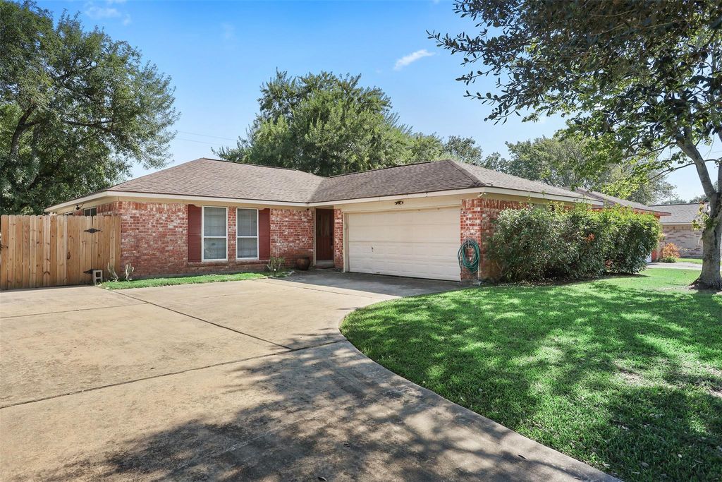 Photo of 300 Windward Drive, League City, TX 77573 (MLS # 85165338)