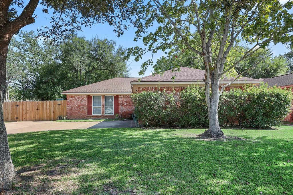 Photo of 300 Windward Drive, League City, TX 77573 (MLS # 85165338)