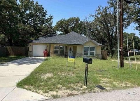 Photo of 301 Indian Oaks Trail, Quinlan, TX 75474 (MLS # 64009109)