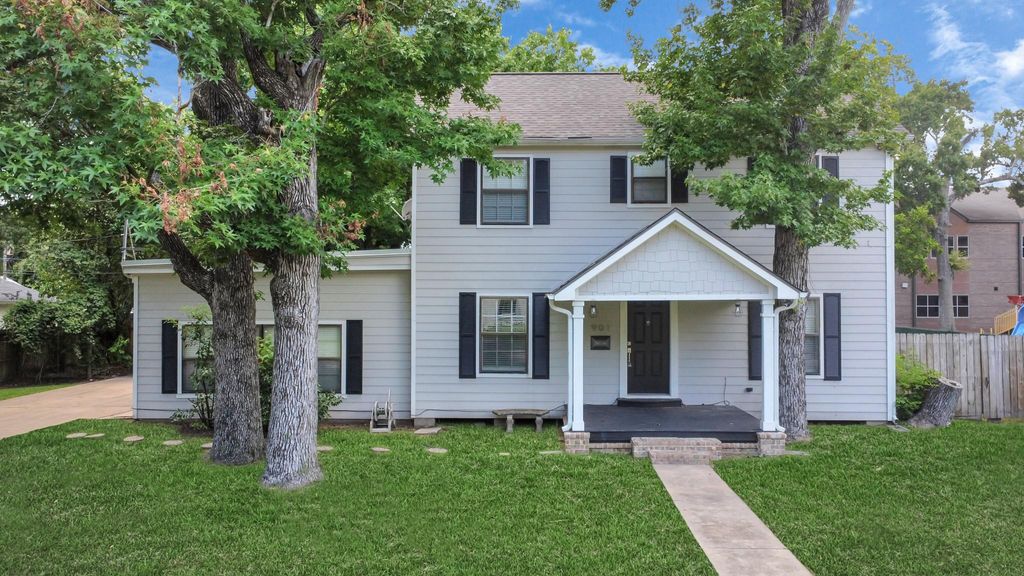 Photo of 901 N Jones Street, Baytown, TX 77520 (MLS # 88889699)