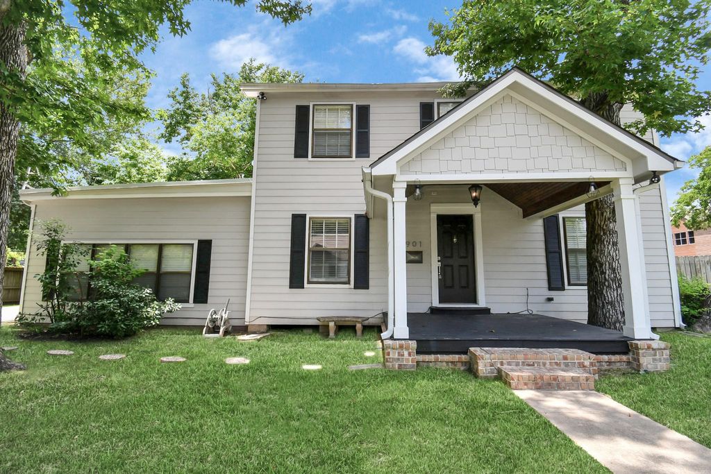Photo of 901 N Jones Street, Baytown, TX 77520 (MLS # 88889699)