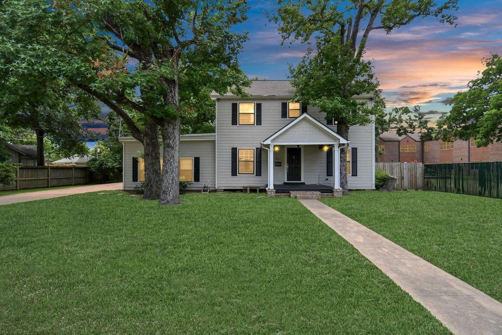 Photo of 901 N Jones Street, Baytown, TX 77520 (MLS # 88889699)