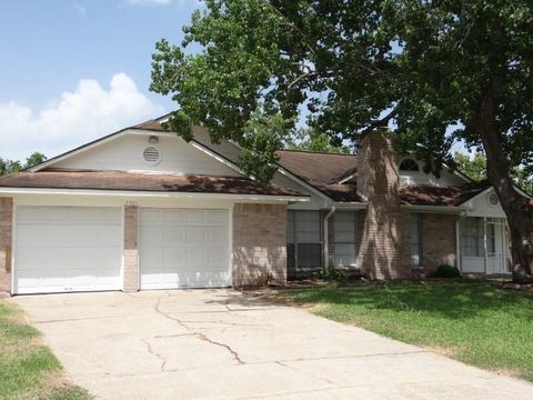 Photo of 5321 Night Shade Drive, Dickinson, TX 77539 (MLS # 31441705)