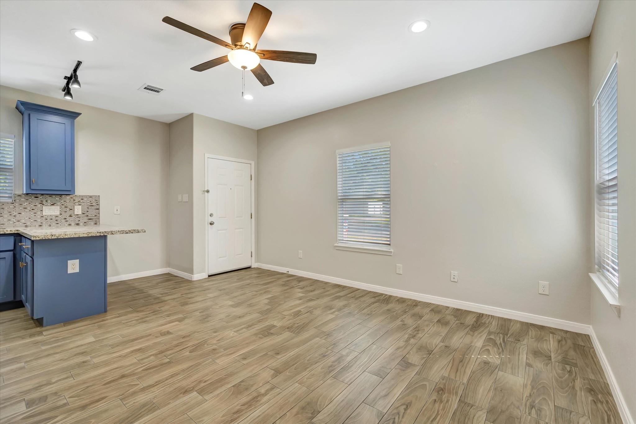 904 W Sealy Street A-B