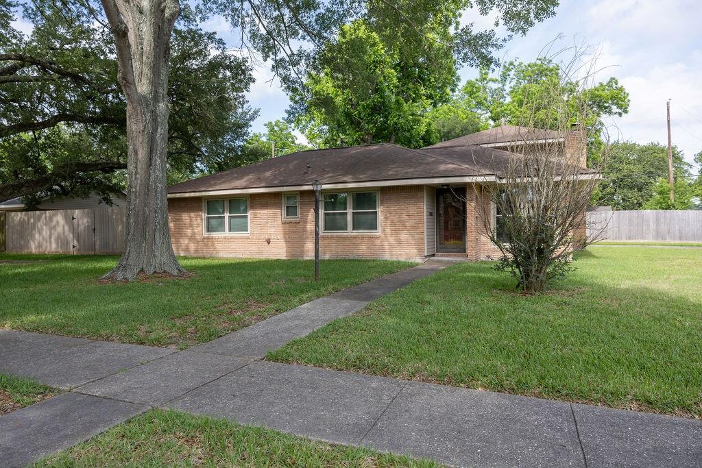 502 Lakeland Drive