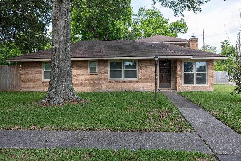 502 Lakeland Drive