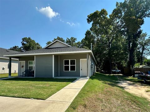 Photo of 500 Young Street #B, Willis, TX 77378 (MLS # 29666329)