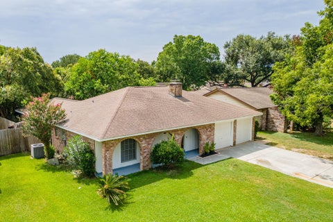 Photo of 8819 Stone Brook Lane, Houston, TX 77040 (MLS # 94037529)