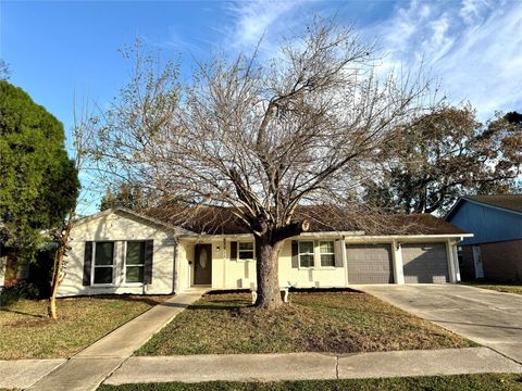 Photo of 311 Ravenhead Drive, Houston, TX 77034 (MLS # 46216045)