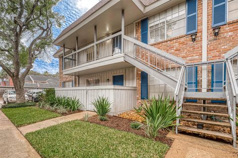 Photo of 2350 Bering Drive #122, Houston, TX 77057 (MLS # 33360596)