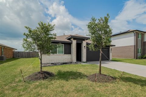 Tiny photo for 14519 Sweet Water Drive, Baytown, TX 77523 (MLS # 87729067)