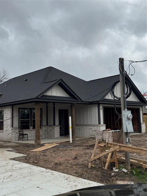 Homes For Sale - 1211 S 14th Street<br/> Jefferson County, Nederland, TX 77627