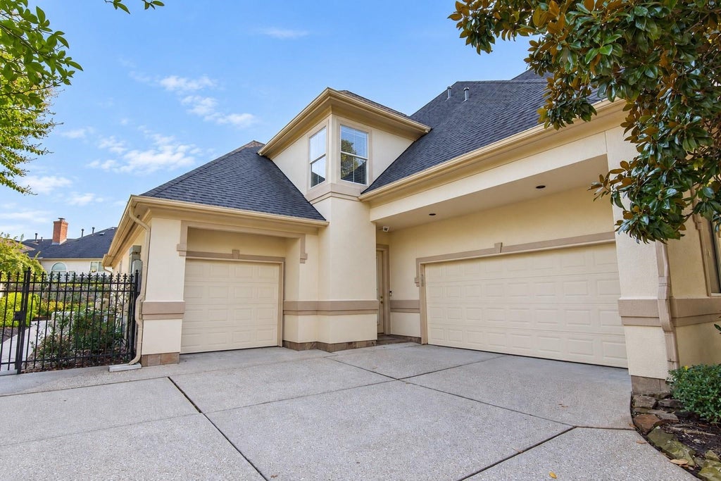 Photo of 3010 Acorn Wood Way, Houston, TX 77059 (MLS # 73208238)
