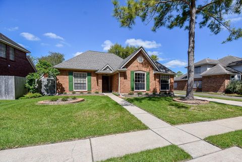 Photo of 827 Knotty Elmwood Trail, Houston, TX 77062 (MLS # 16106828)