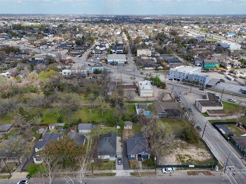 Tiny photo for 309 Pecore Street, Houston, TX 77009 (MLS # 92884000)